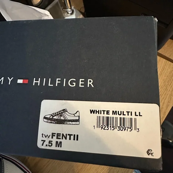 Tommy Hilfiger Size 7 1/2 women sneakers. Brand new with box. Synthetic leather. - Picture 5 of 5